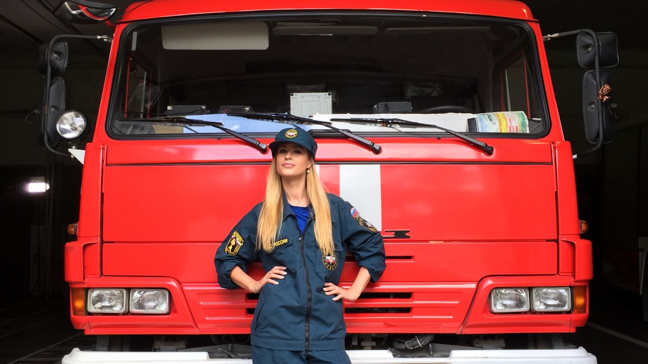 менеджер по персоналу. стажерка. стажерка в академии теней. деловая женщина. офисный работник.