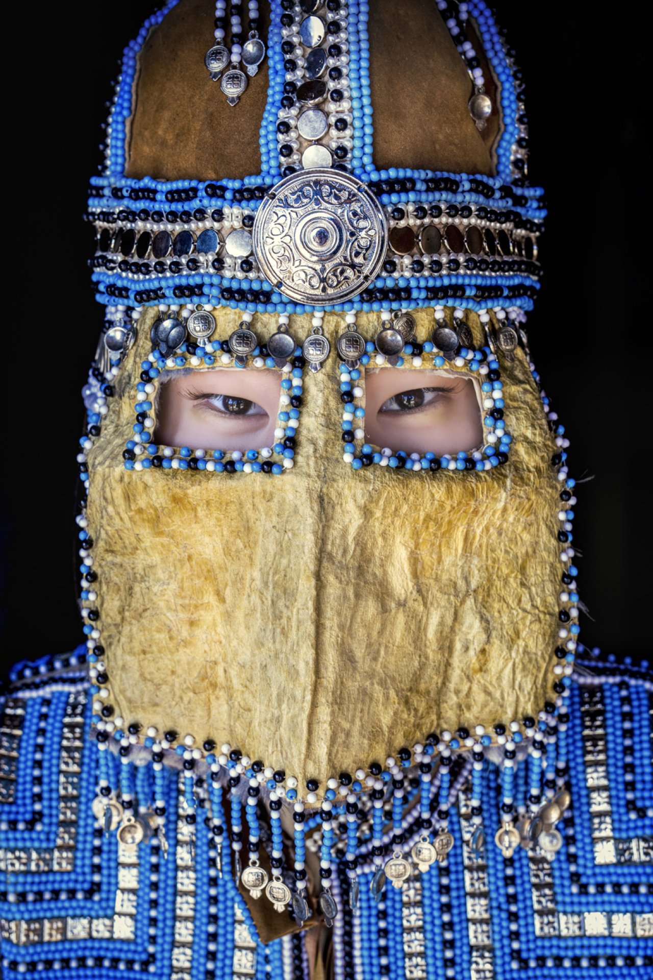 Девушка из республики Саха в традиционной свадебной маске. Фото: © Alexander Khimushin / The World In Faces