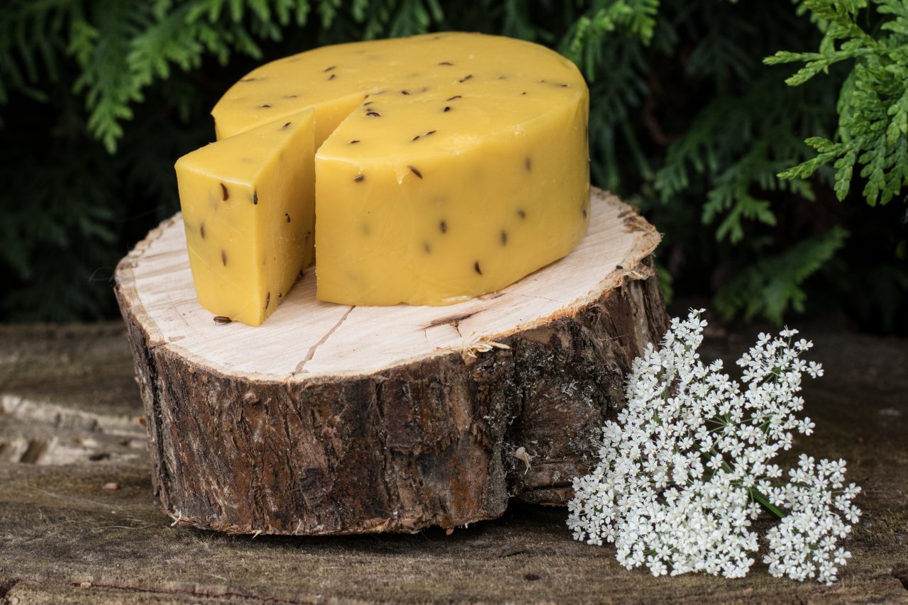 Сыр с добавлением тмина — пикантное рижское лакомство. Фото: Анна Митрохина/Shutterstock
