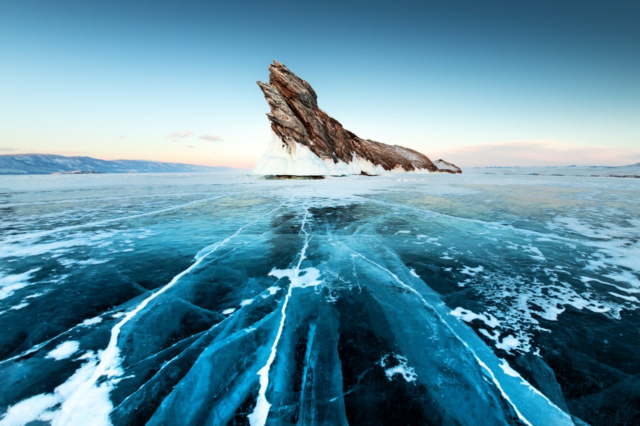 Озеро Байкал. Фото: Olga Gavrilova / Shutterstock